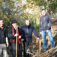 Sur le ruisseau d'Argente, tous constatent le bon déroulement du chantier de fascinage