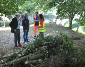 Au parc municipal du Fossat, Jean-Jacques MARTINEZ, Président du SMIVAL, fait le point sur le déroulement des travaux avec le Conseil Départemental de l’Ariège, l’entreprise SOFOPA et l’équipe technique du SMIVAL