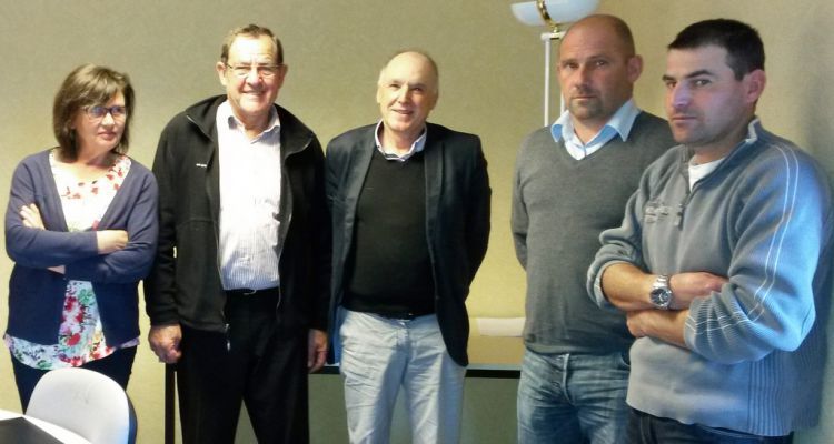 J.-J. MARTINEZ (3e au centre) reçu par F. TOULIS et J.-F. NAUDY (2e et 4e), en compagnie de C. CHAUVIN et D. COMMINGES