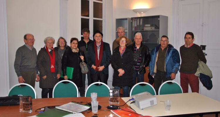 Le Président du SMIVAL, Jean-Jacques MARTINEZ (au centre), les Vice-présidents Serge DESCADEILLAS et Nicolas CALMES, entourés des représentants de l'Association des Sinistrés de la Lèze
