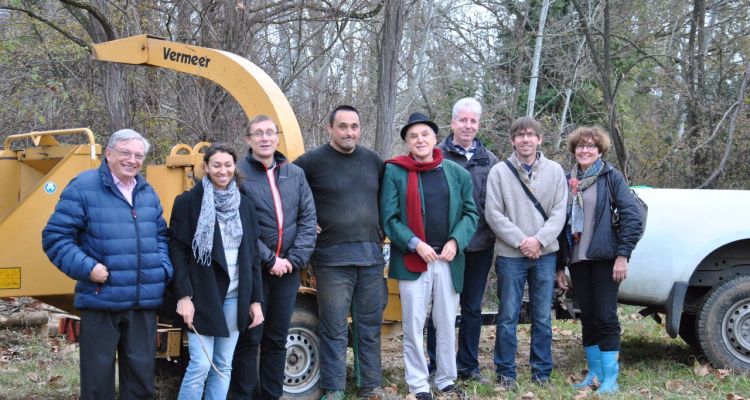 Jean-Jacques MARTINEZ, Président du SMIVAL (5° à g.), sur les berges de la Lèze  avec les élus de Beaumont-sur-Lèze et l’équipe du chantier.