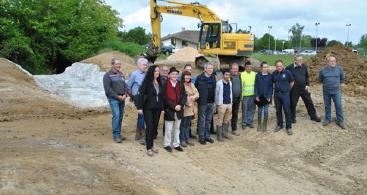 Les élus de la vallée de la Lèze visitent le chantier de la noue du Jacquart à Artigat